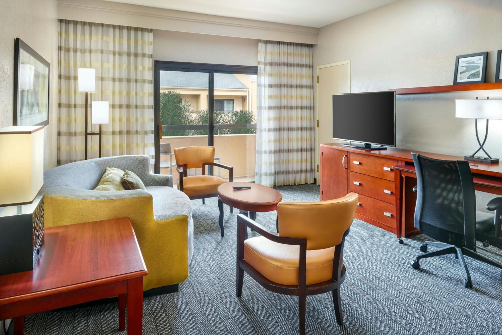 Hotel Courtyard By Marriott Baton Rouge Acadian Centre/Lsu Area Esterno foto